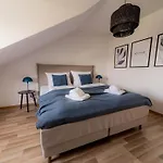 Come4stay - Zentrale Lage - Balkon By Interhome شقة