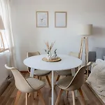 Come4stay - Zentrale Lage - Balkon By Interhome * التوتينغ