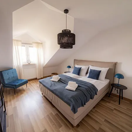 Come4stay - Zentrale Lage - Balkon By Interhome *