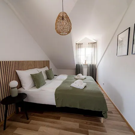 Come4stay - Zentrale Lage - Balkon By Interhome *