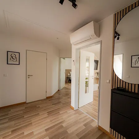 Come4stay - Zentrale Lage - Balkon By Interhome *